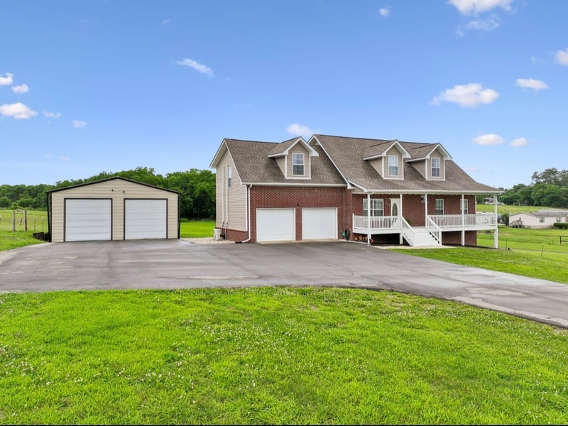 527 Governor Hall Rd, Castalian Springs, TN 37031
