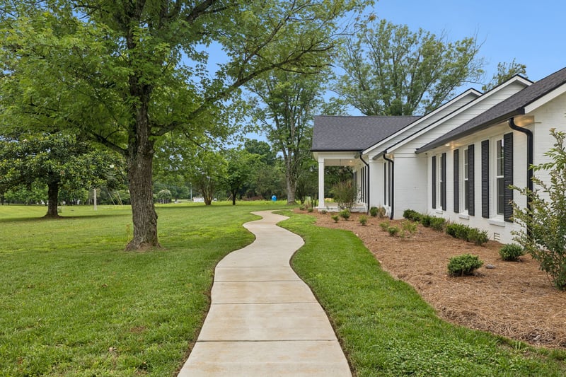 2965 N Thompson Ln, Murfreesboro, TN 37129