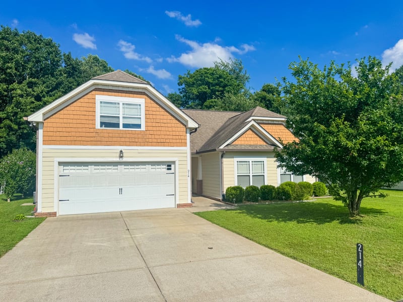 214 Wyburn Pl, Burns, TN 37029