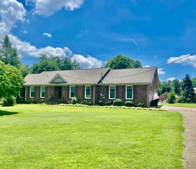 112 Arrowhead Dr, Hendersonville, TN 37075