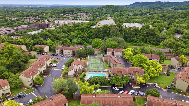 201 Summit Ridge Dr, Nashville, TN 37215