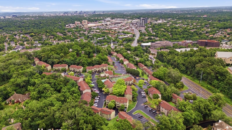 201 Summit Ridge Dr, Nashville, TN 37215