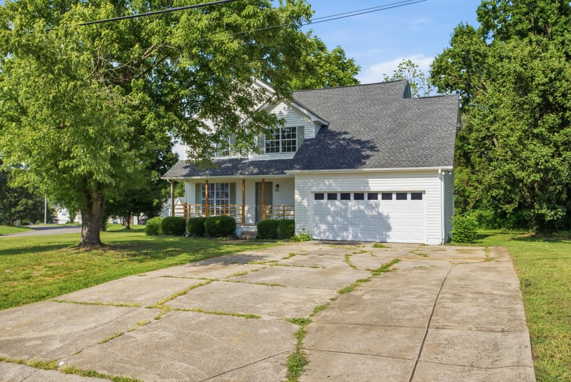 701 Rocky Ridge Cir, La Vergne, TN 37086