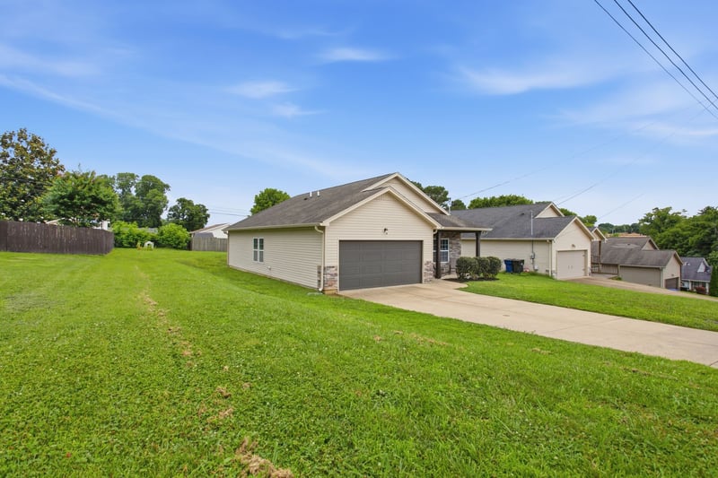 216 Woodsong Ln, Columbia, TN 38401
