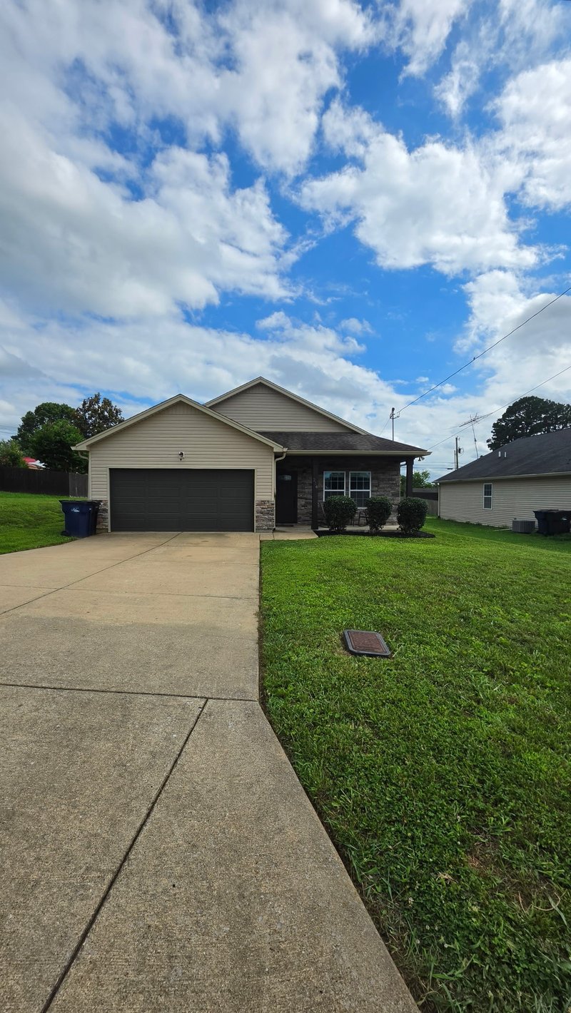216 Woodsong Ln, Columbia, TN 38401