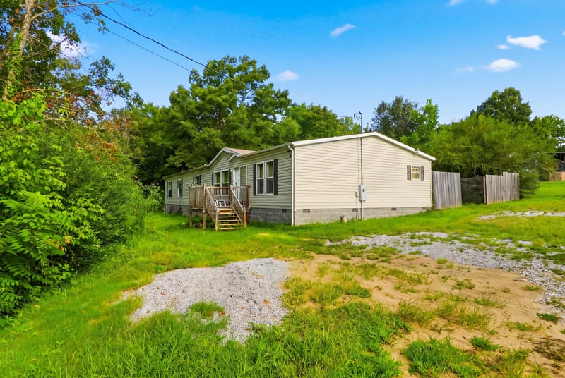 359 Stage Rd, Charlotte, TN 37036