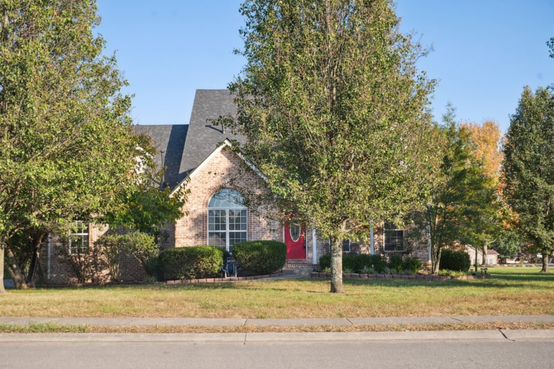 8018 Burntwood Dr, La Vergne, TN 37086