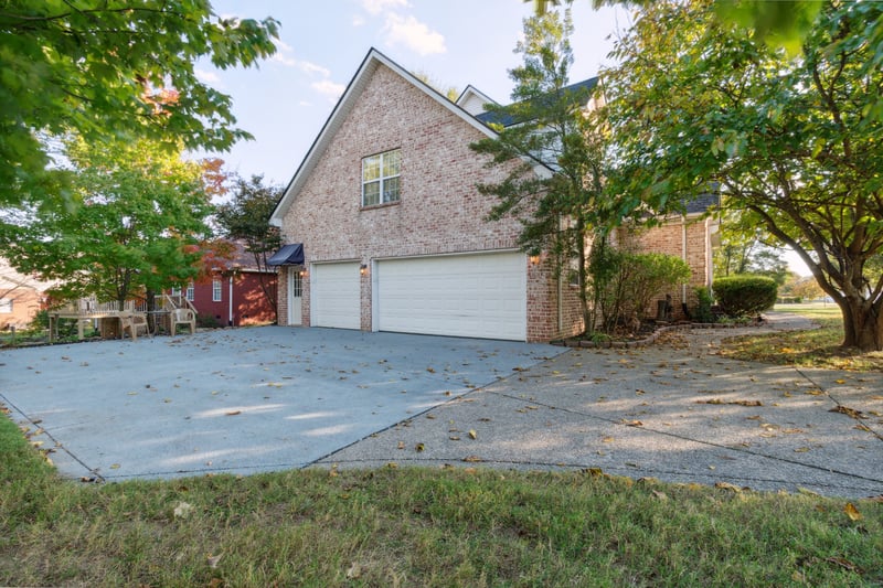 8018 Burntwood Dr, La Vergne, TN 37086
