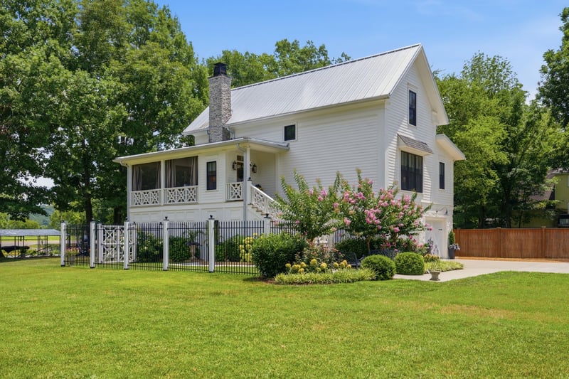 1711 Sycamore Beach Ct, Chapmansboro, TN 37035