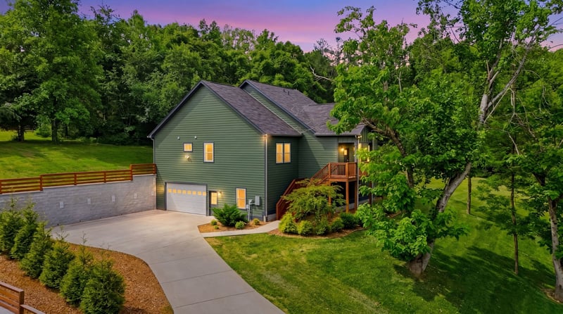 157 Lena Loop, Burns, TN 37029