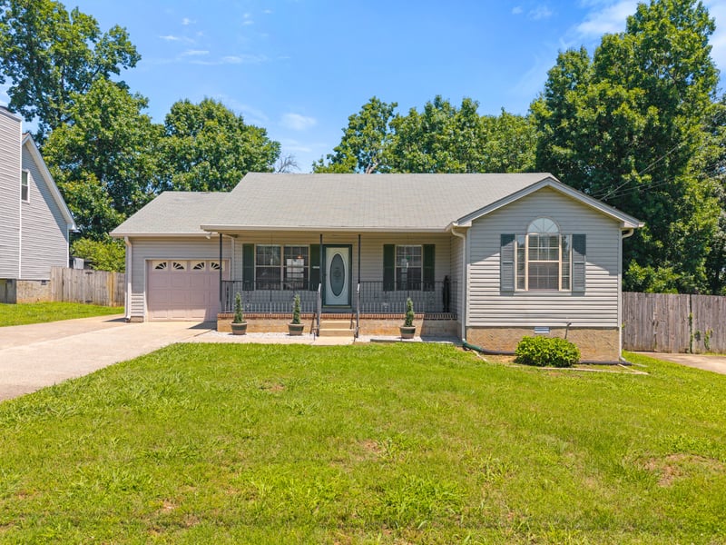 304 Riverwood Ct, La Vergne, TN 37086