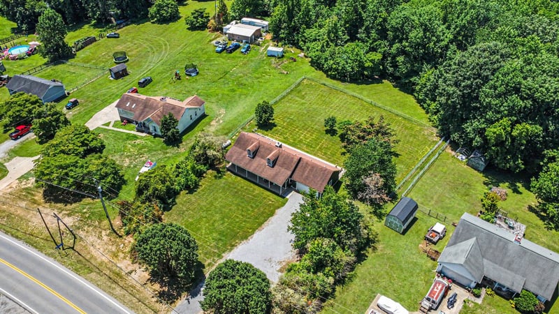 2723 Highway 12 , Chapmansboro, TN 37035