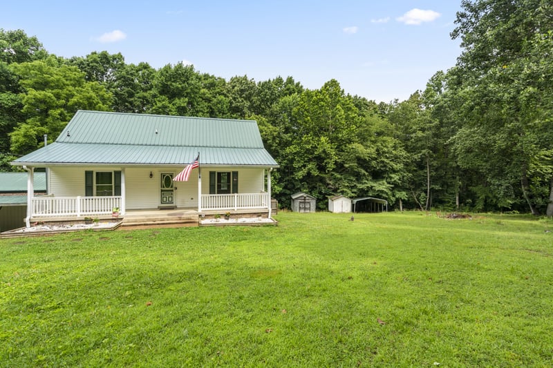 207 Robinson Dr, Dickson, TN 37055