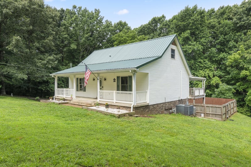 207 Robinson Dr, Dickson, TN 37055