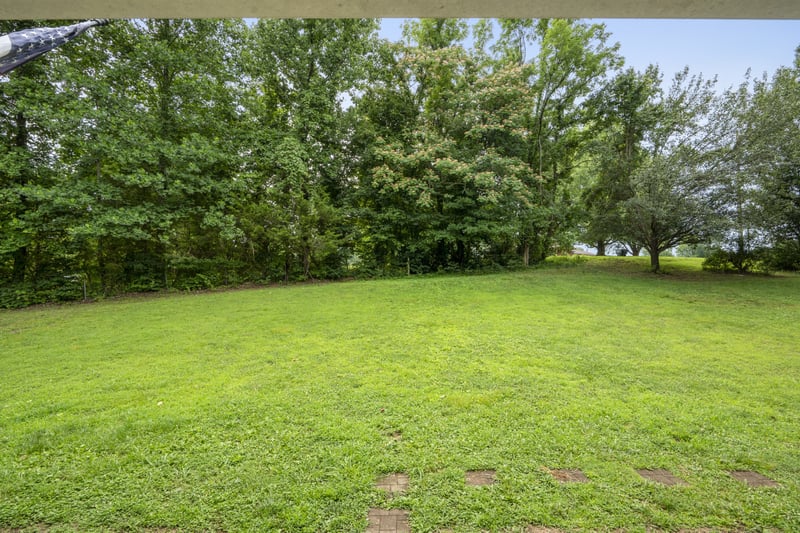 207 Robinson Dr, Dickson, TN 37055