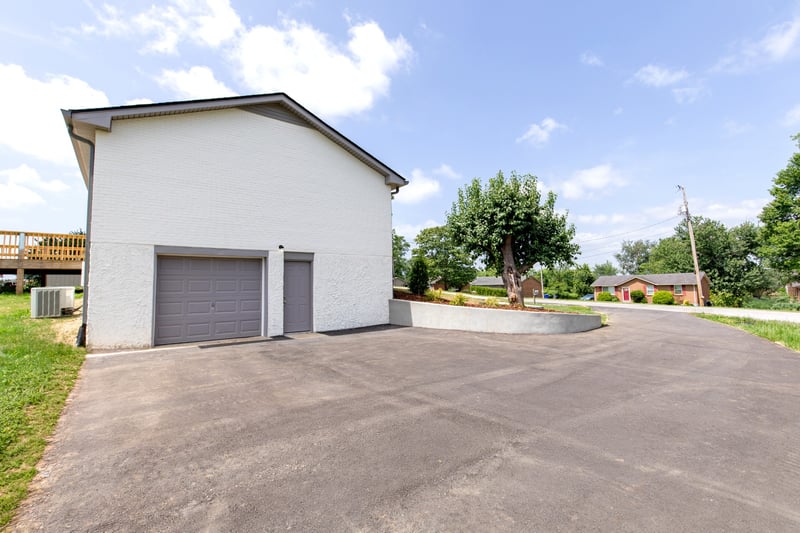 708 Volunteer Dr, White House, TN 37188