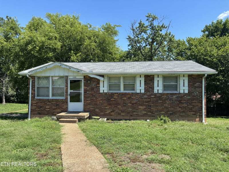 100 Curtiswood Dr, Hendersonville, TN 37075