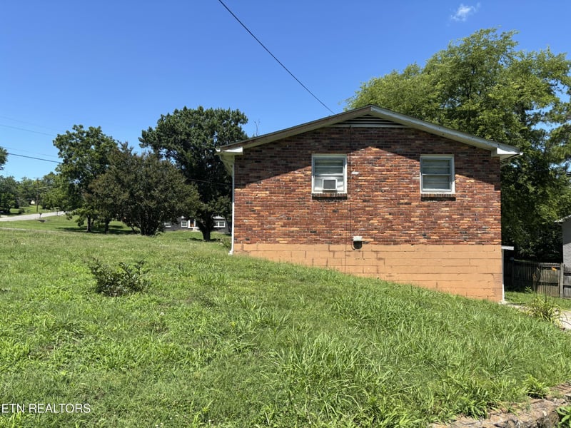 100 Curtiswood Dr, Hendersonville, TN 37075