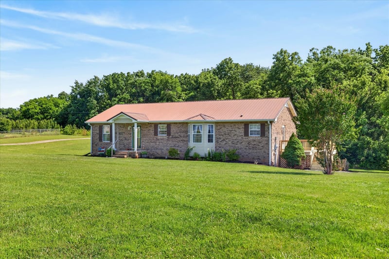 6702 Highway 41 , Cedar Hill, TN 37032