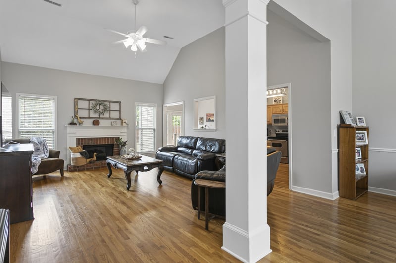 1024 Persimmon Dr, Spring Hill, TN 37174