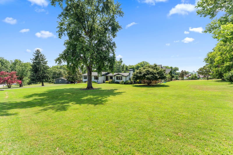 2460 Fairbrook Dr, Nashville, TN 37214