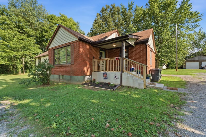 198 Clearview Rd, Cottontown, TN 37048