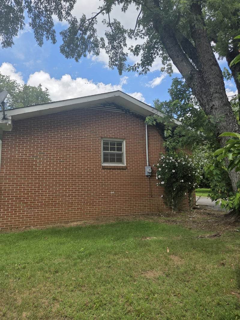 1323 Lakeshore Dr, Murfreesboro, TN 37130