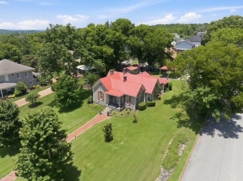 800 W 7th St, Columbia, TN 38401