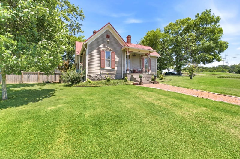 800 W 7th St, Columbia, TN 38401