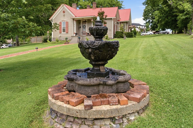 800 W 7th St, Columbia, TN 38401