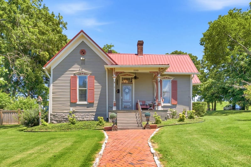 800 W 7th St, Columbia, TN 38401