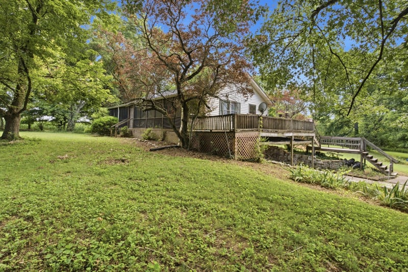 145 Crenshaw Rd, Bethpage, TN 37022