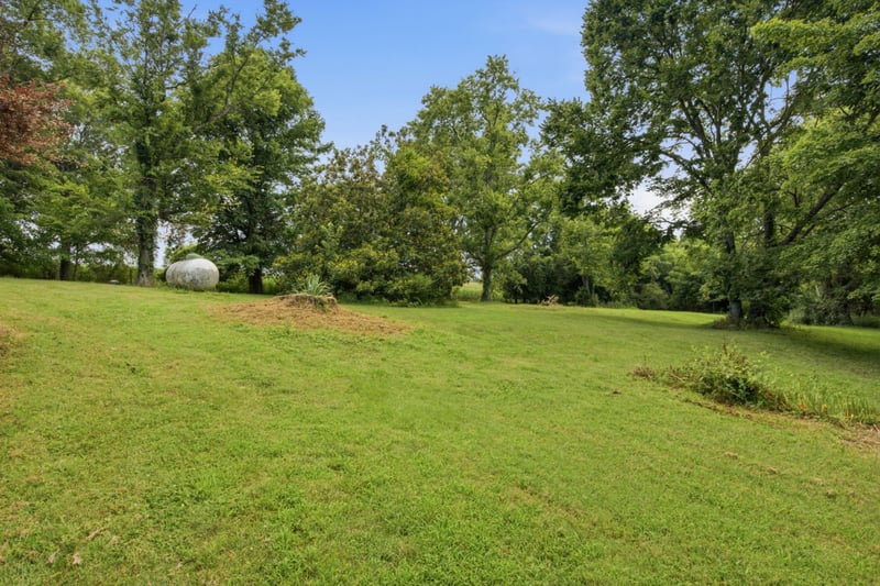 145 Crenshaw Rd, Bethpage, TN 37022
