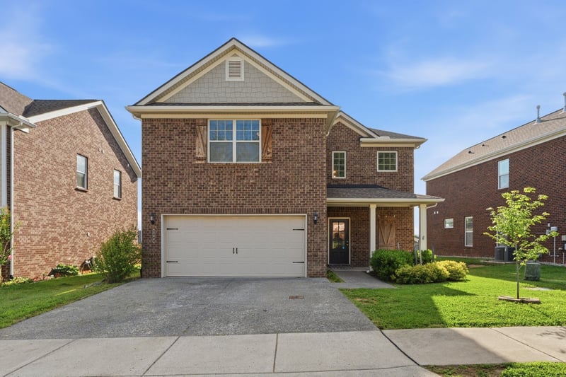 300 Blackthorn Ln, Gallatin, TN 37066