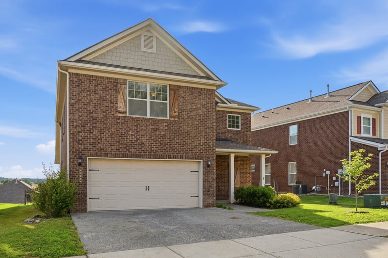 300 Blackthorn Ln, Gallatin, TN 37066