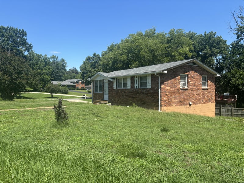 100 Curtiswood Dr, Hendersonville, TN 37075