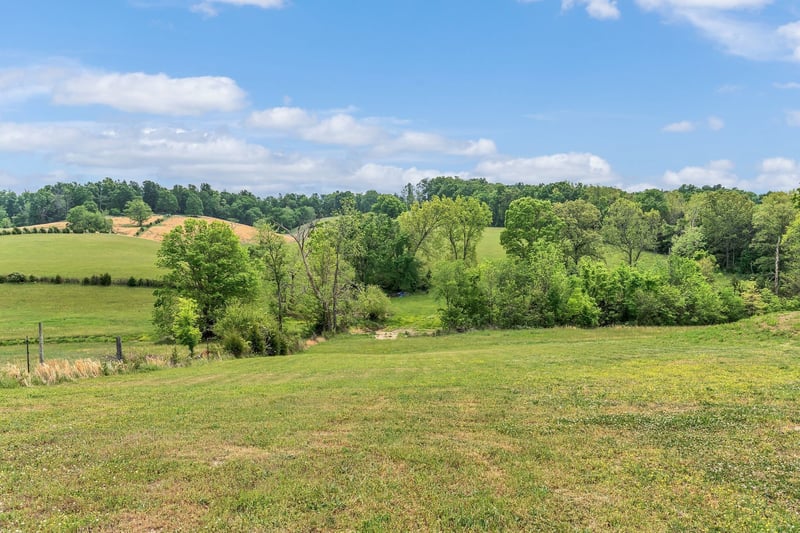 1528 Fairfield Rd, Westmoreland, TN 37186