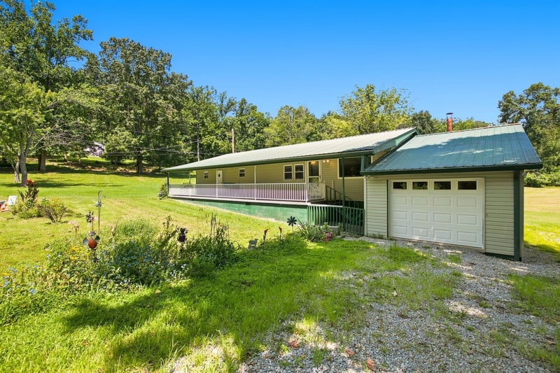 205 N Browns Ln, Portland, TN 37148