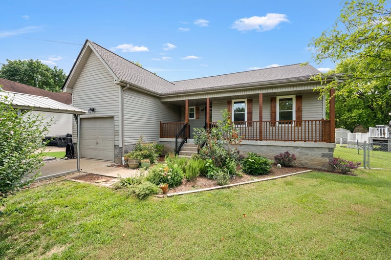 610 Nearlake Ct, La Vergne, TN 37086