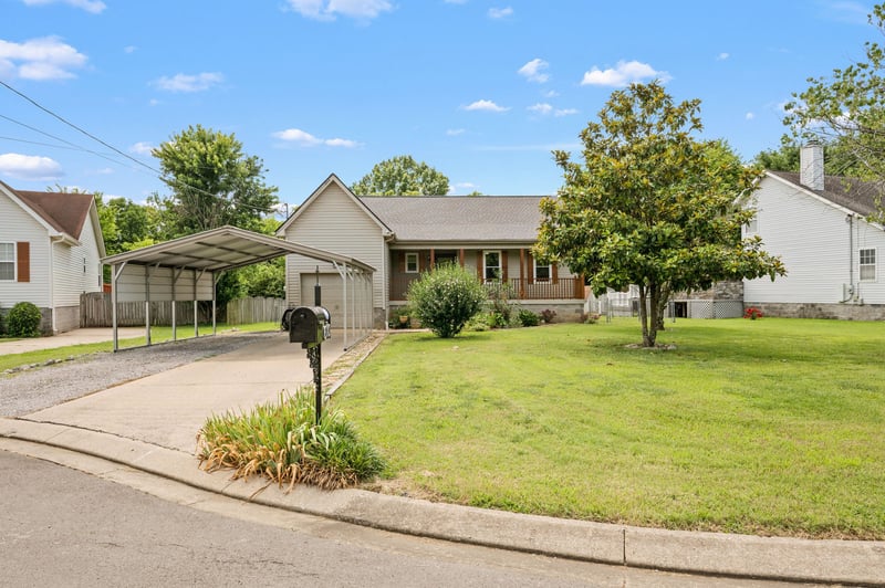 610 Nearlake Ct, La Vergne, TN 37086