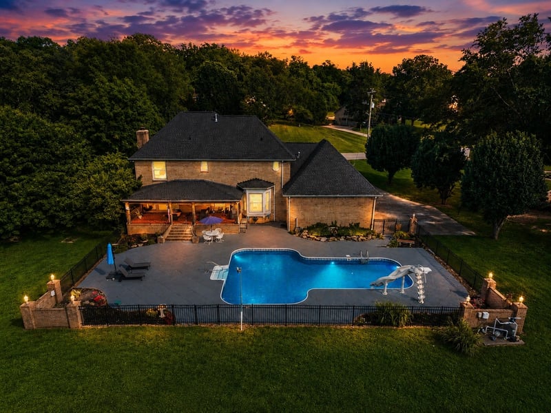1012 Stirlingshire Dr, Hendersonville, TN 37075