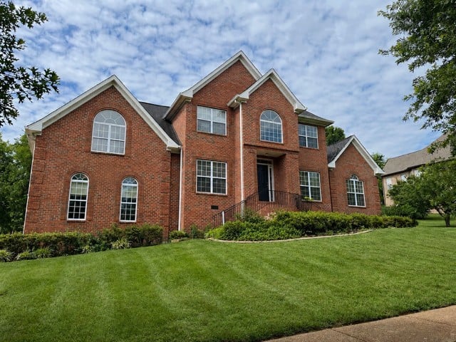 1046 Island Brook Dr, Hendersonville, TN 37075