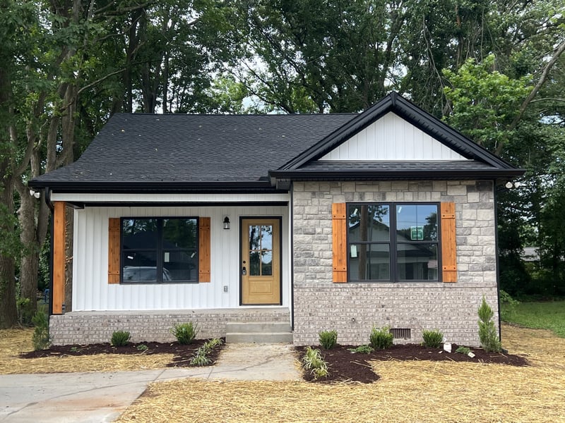 208 Strawberry St, Portland, TN 37148