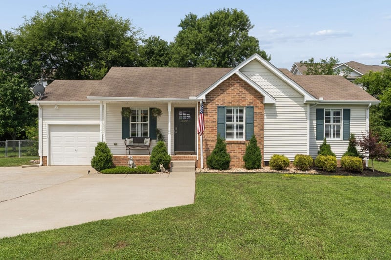 309 Vernon Traylor Dr, Smyrna, TN 37167