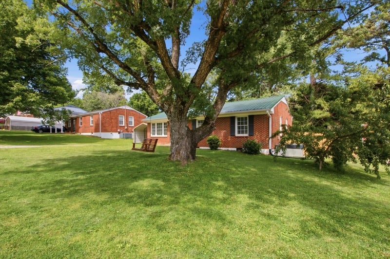 1919 Lynnwood Dr, Columbia, TN 38401