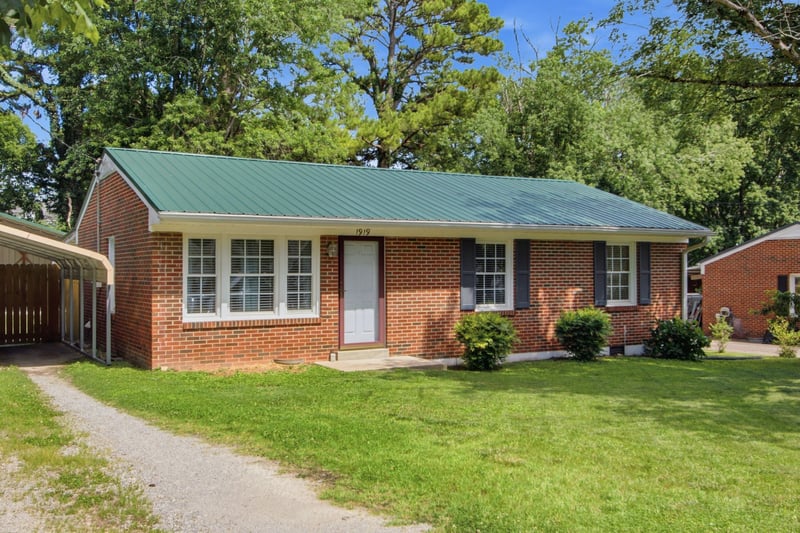 1919 Lynnwood Dr, Columbia, TN 38401