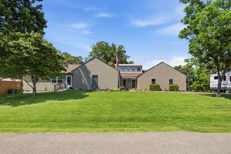 1330 Chippendale Cir, Columbia, TN 38401