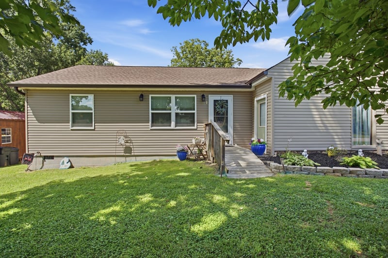1330 Chippendale Cir, Columbia, TN 38401