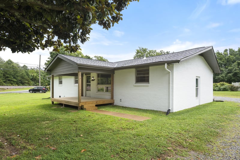 1156 Chestnut Dr, Burns, TN 37029