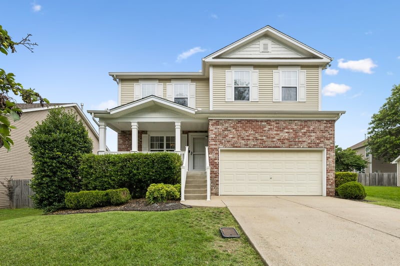 121 Cavalier Dr, Hendersonville, TN 37075